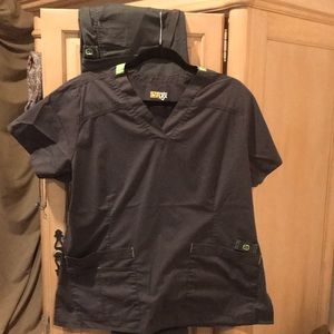 Wonderwink scrubs top L bottoms LT (tall).  Good condition